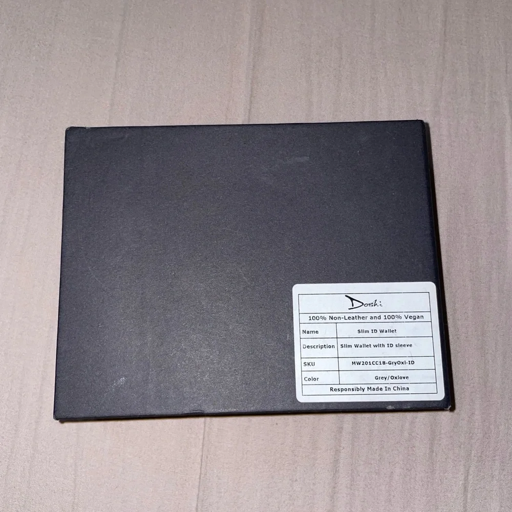 BNIB Doshi Vegan Leather Grey Gender Neutral Slim Wallet Red Interior